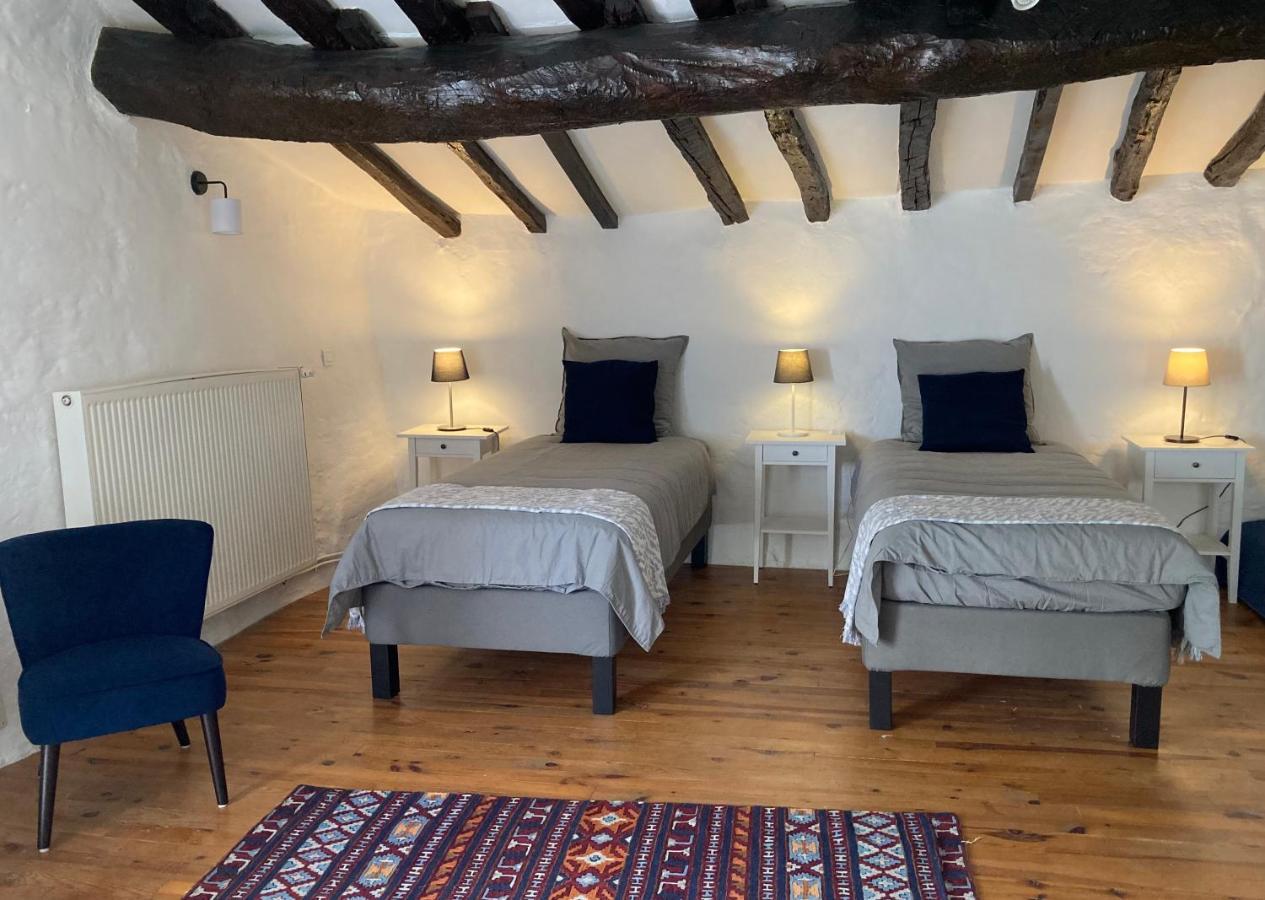 Les Deux Chevaux D'hotes *