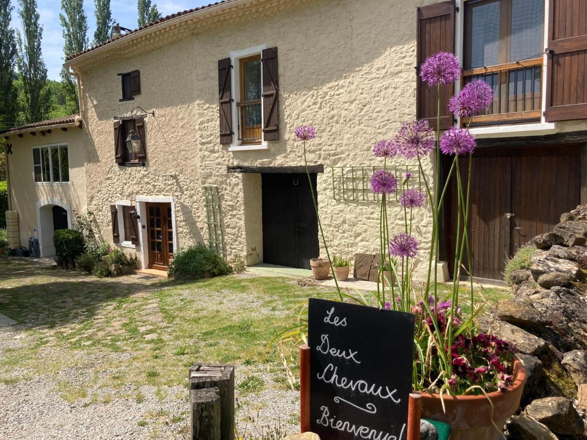 Les Deux Chevaux D'hotes Guest house