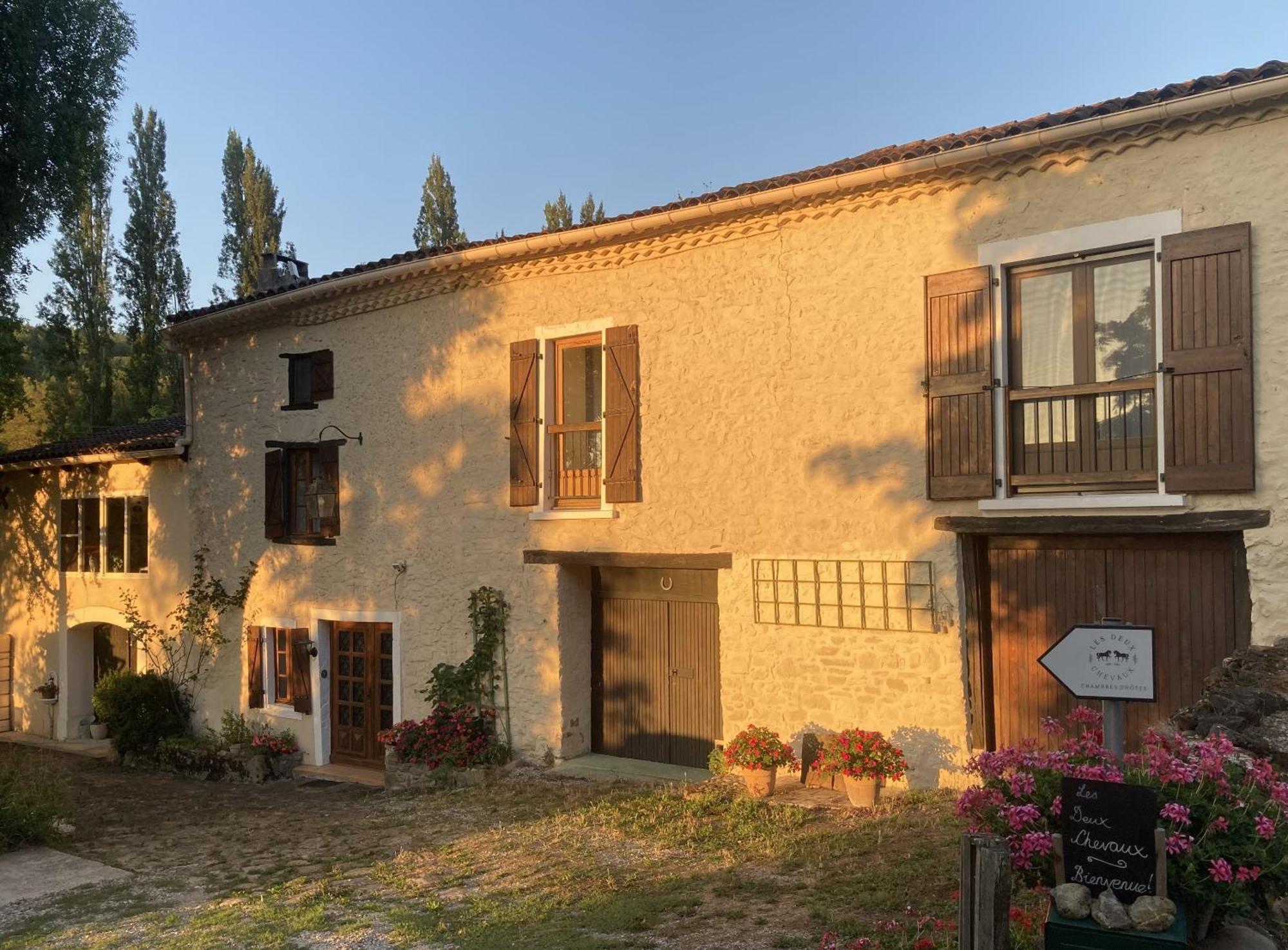 Les Deux Chevaux D'hotes Bed & Breakfast *