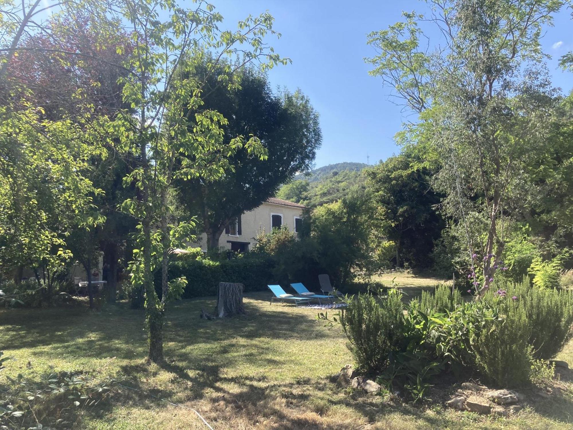 Les Deux Chevaux D'hotes Bed & Breakfast Rouvenac