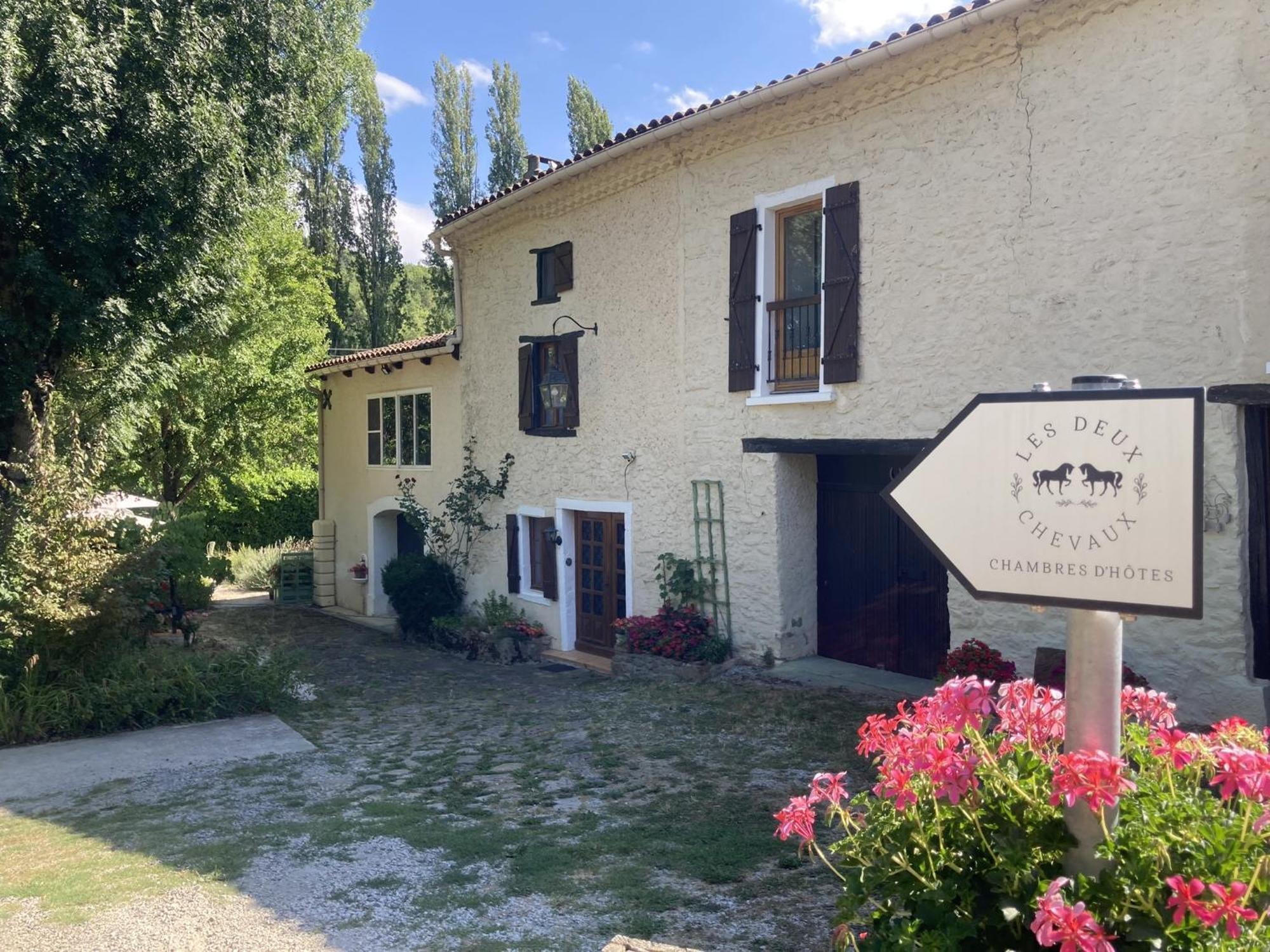 Les Deux Chevaux D'hotes Rouvenac